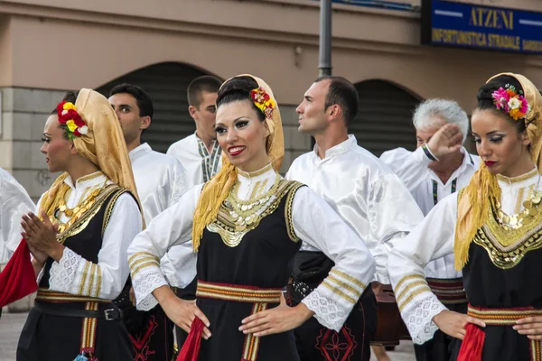 Sonrisa de los bailarines de Belgrado —  Fotos de Stock