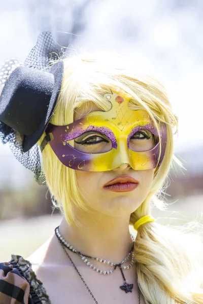 Maskeli kız — Stok fotoğraf