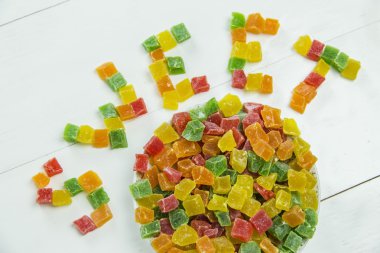 Kurutulmuş ananas yapılan tatlı kelime