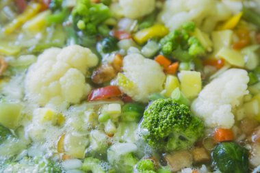 Sebze, brokoli, karnabahar güveç