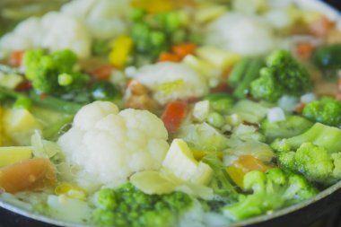 Sebze, brokoli, karnabahar güveç