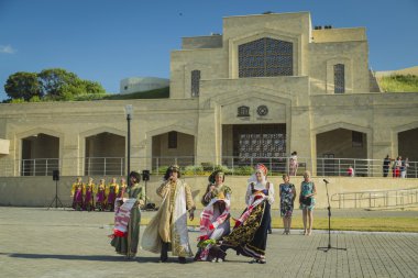Folklor gurubu karşılamak yolcu gemisi