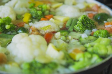 Sebze, brokoli, karnabahar güveç