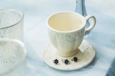 Beyaz Kupası yakınındaki güzel parlak küpe