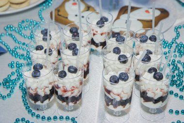 Düğün töreni ile farklı şeker şeker çubuğu