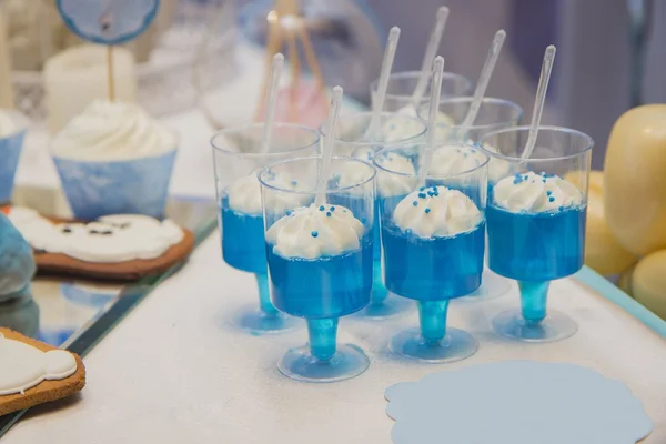 Düğün töreni ile farklı şeker şeker çubuğu