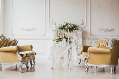 Düğün süslemeleri alanı - beyaz tablosu ile buket ve cupcakes