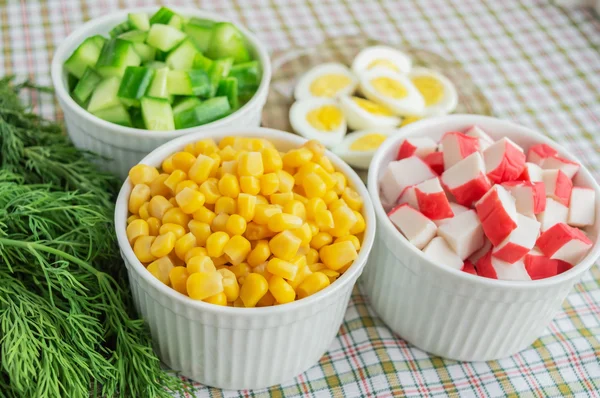 De nombreux ingrédients pour la salade — Photo