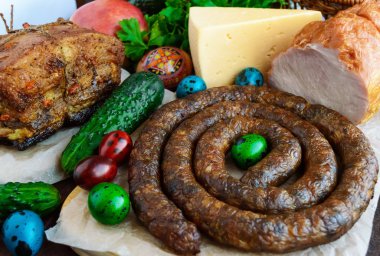 Sulu domuz sosisi. Paskalya yemekleri