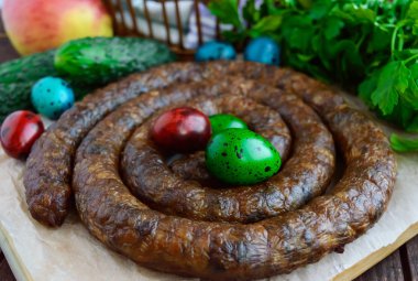 Sulu domuz sosisi. Paskalya yemekleri. 