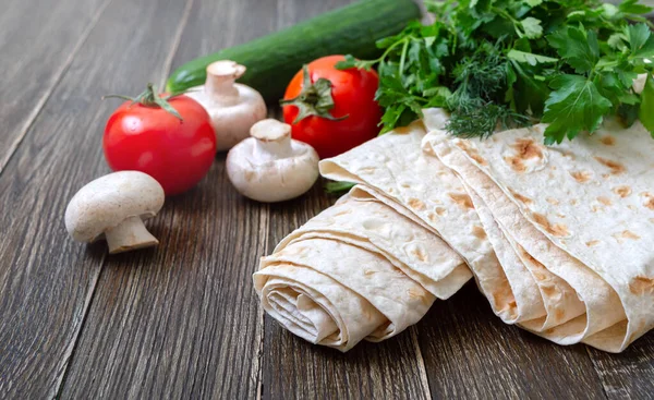 Lavash Fino Sobre Fondo Madera Con Verduras Frescas Pan Armenio —  Fotos de Stock