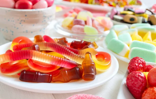 Många Olika Färgglada Smaskiga Godis Med Fruktsmaker Närbild — Stockfoto