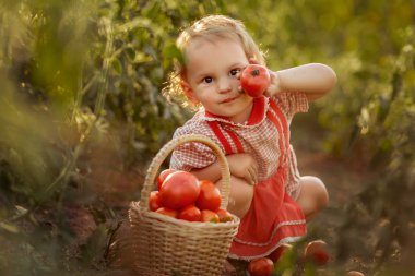 Çocuk ürün almaya yardımcı olur