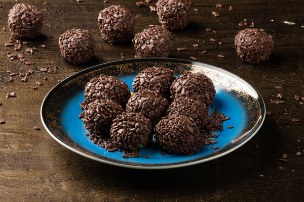 Бригадир. Традиционный бразильский сладкий шоколад. Гранулированный шоколад