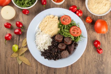 Feijoada. Geleneksel Brezilya yemeği. Brezilya mutfağı. Üst görünüm