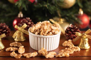 Geleneksel Noel yemeği cevizleri. Noel Partisi Dekorasyonu.