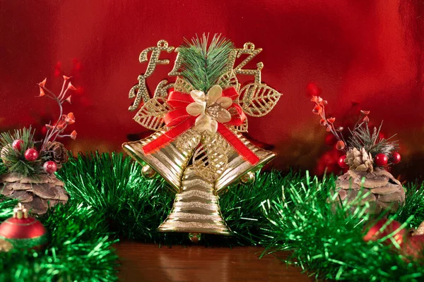 Santa Claus Dekorace Červeným Pozadím Vánoční Večírek — Stock fotografie