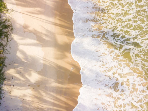 Flygfoto Över Sandstrand Med Fantastiska Vågor — Stockfoto