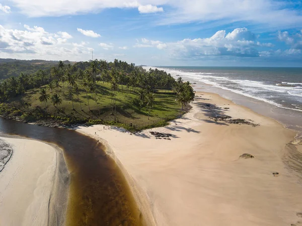 Ilheus Bahia Brezilya 'daki Cururupe plajının havadan görünüşü