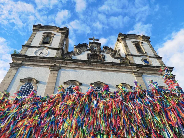 Fassade Der Bonfim Kirche Mit Farbigen Bändern Auf Dem Gitter — Stockfoto