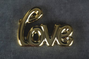 Sevgililer Günü geçmişi aşk ve gri arkaplanlı.