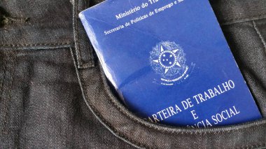 Kotun cebinde Brezilya iş kartı.