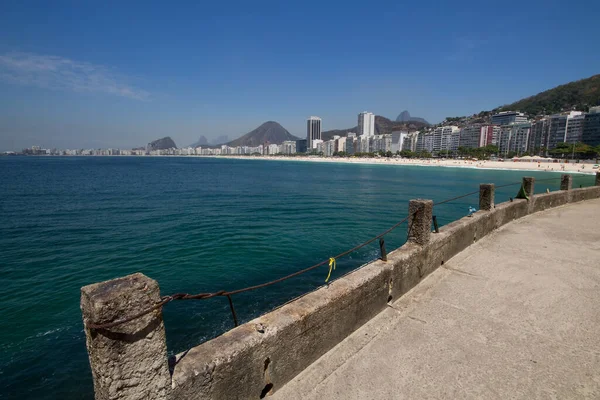 Rio Janeiro Brezilya Yeşil Suları Olan Copacabana Plajı — Stok fotoğraf