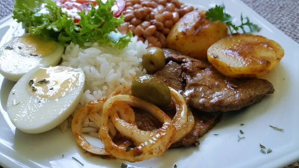 Comida Tradicional Brasileira Com Feijão Arroz Carne — Fotografia de Stock