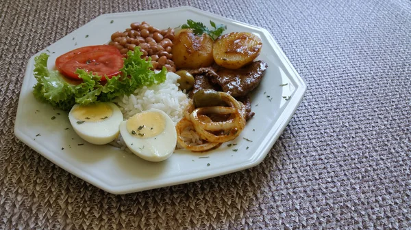 Comida Tradicional Brasileira Com Feijão Arroz Carne — Fotografia de Stock