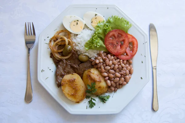 Braziliaanse Schotel Met Witte Achtergrond Bovenaanzicht — Stockfoto