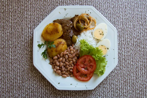 Brazylijskie Jedzenie Danie Fasola Ryż Widok Góry — Zdjęcie stockowe