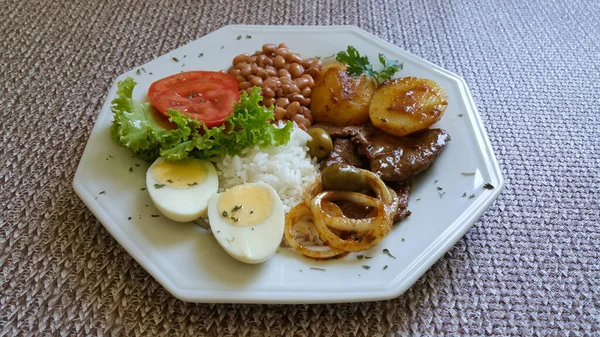 Braziliaanse Gerechten Schotel Bonen Rijst Bovenaanzicht — Stockfoto