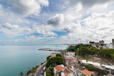 Salvador Bahia Brezilya 'daki Todos os Santos Körfezi' nin havadan görünüşü.