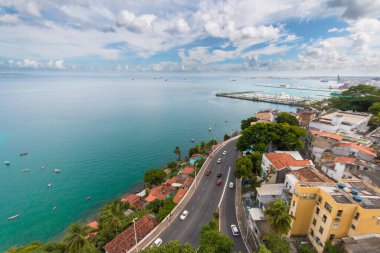 Salvador Bahia Brezilya 'daki Todos os Santos Körfezi' nin havadan görünüşü.