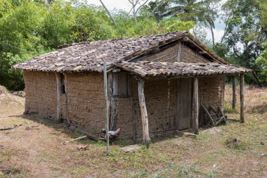 Taipa 'dan yapılmış kilden bir ev..