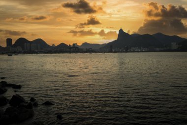 Rio de Janeiro Brezilya 'da Urca' da gün batımı.