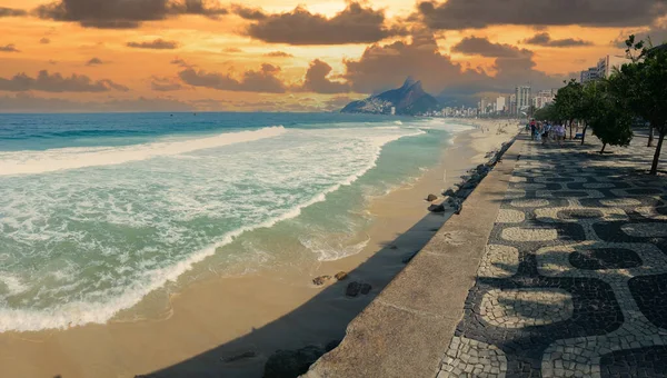 Ipanema Beach Rio Janeiro Brasilien Mit Seiner Berühmten Geometrischen Strandpromenade — Stockfoto