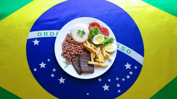 Typisches Brasilianisches Gericht Mit Brasilianischer Flagge Hintergrund — Stockfoto