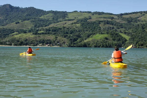 Young Couple Paddling Kayak Sea — Stock Photo, Image
