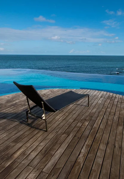 Vista Piscina Infinita Mar Cielo Azul — Foto de Stock