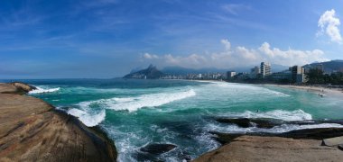 Rio de Janeiro Brezilya 'daki ünlü Arpoador ve Ipanema plajı.