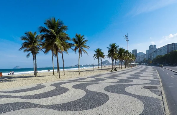 Copacabana Sahilinde Hindistan Cevizi Ağaçları Rio Janeiro Brezilya — Stok fotoğraf