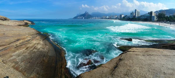 Rio de Janeiro Brezilya 'daki ünlü Arpoador ve Ipanema plajı.
