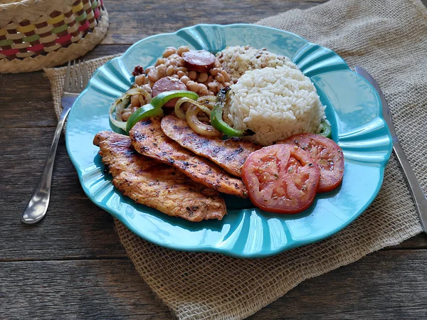 Plat Alimentaire Brésilien Haricots Riz Poulet Grillé Farine — Photo