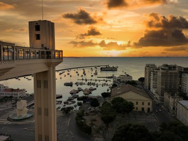 Lacerda Asansör Salvador Bahia Brezilya 'nın Günbatımı Manzarası.