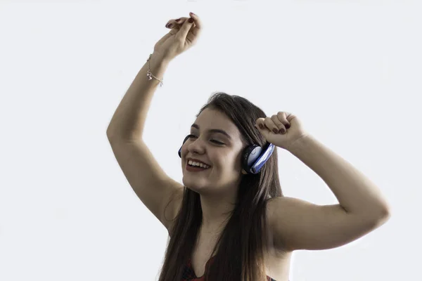 Menina Ouvir Música Isolada Fundo Branco — Fotografia de Stock