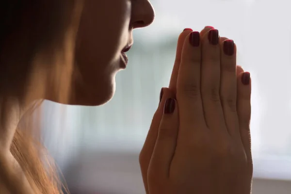 Detail Girl Praying — Stock Photo, Image