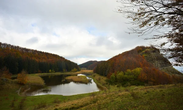 Panorama del lago Pratignano — Fotografia de Stock