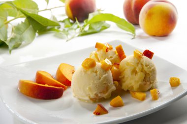 Gelato alla Pesco con pezzi