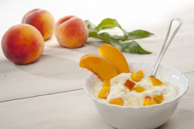 Ciottola con yoğurt alla Pesco